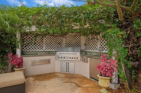 Kitchen - 252 King Daniel Ln, Goleta, CA 93117 photo 7 of 7