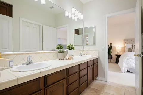 Bath - 252 King Daniel Ln, Goleta, CA 93117 photo 4 of 7