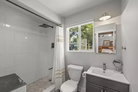 Bath - 301 Park Rd, Ojai, CA 93023 photo 2 of 2