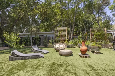 Exterior - 301 Park Rd, Ojai, CA 93023 photo 13 of 17