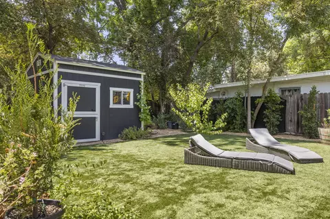 Exterior - 301 Park Rd, Ojai, CA 93023 photo 11 of 17