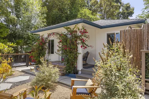 Exterior - 301 Park Rd, Ojai, CA 93023 photo 4 of 17