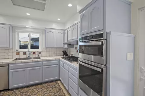 Kitchen - 301 Park Rd, Ojai, CA 93023 photo 2 of 3