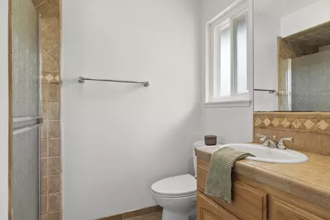 Bath - 741 Kentwood Dr, Oxnard, CA 93030 photo 1 of 5
