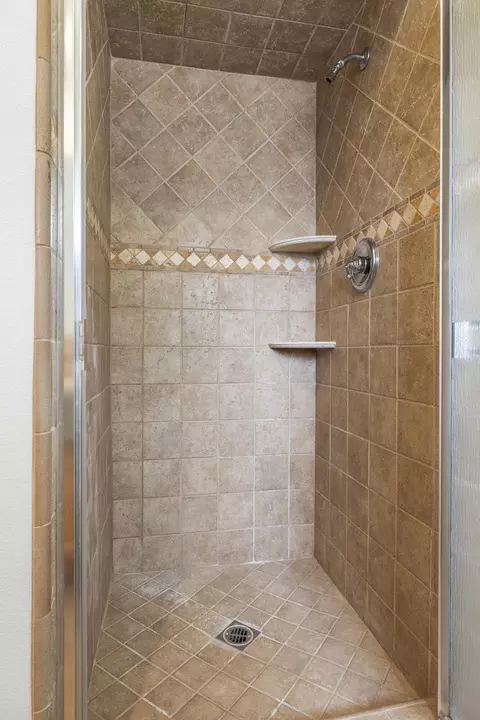 Bath - 741 Kentwood Dr, Oxnard, CA 93030 photo 2 of 5