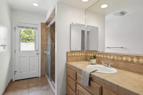 Bath - 741 Kentwood Dr, Oxnard, CA 93030 photo 3 of 5