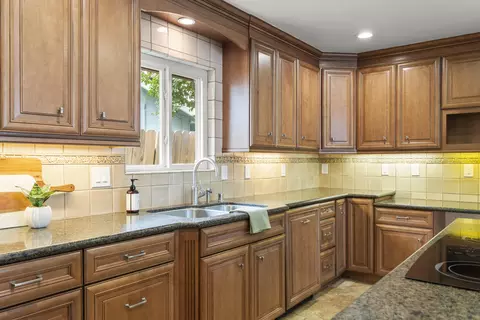 Kitchen - 741 Kentwood Dr, Oxnard, CA 93030 photo 2 of 5