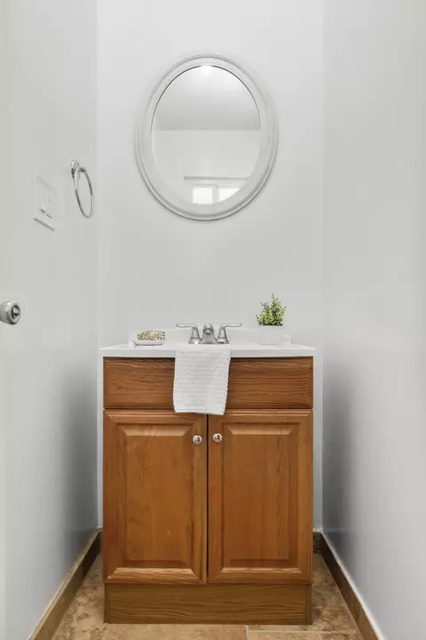 Bath - 741 Kentwood Dr, Oxnard, CA 93030 photo 5 of 5