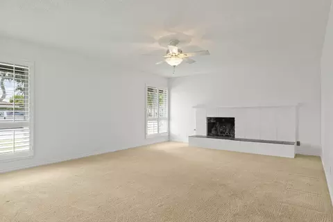 Living - 741 Kentwood Dr, Oxnard, CA 93030 photo 2 of 4
