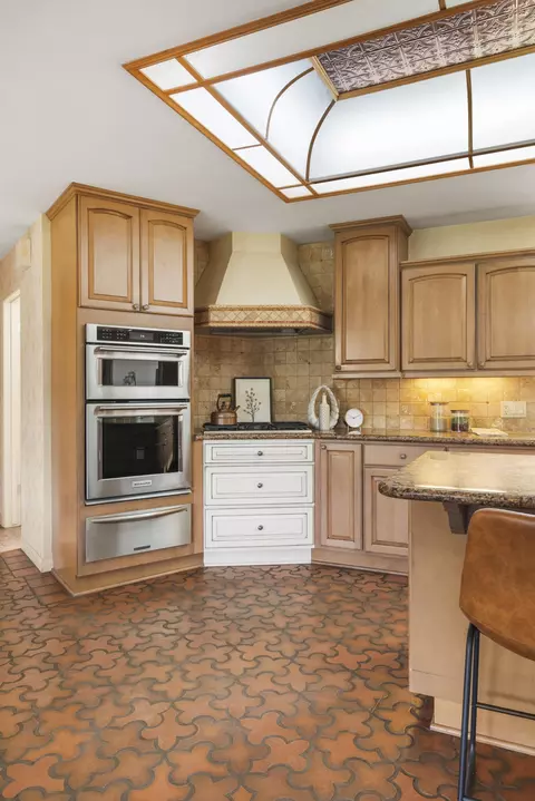 Kitchen - 230 Avocado Pl, Camarillo, CA 93010 photo 3 of 6