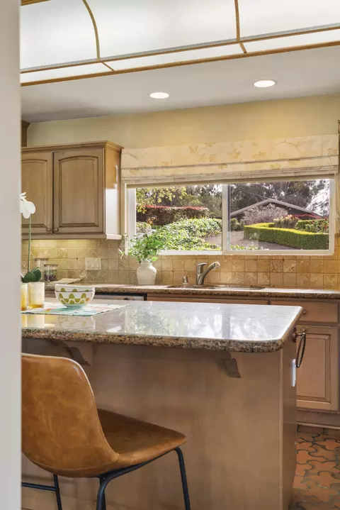 Kitchen - 230 Avocado Pl, Camarillo, CA 93010 photo 2 of 6