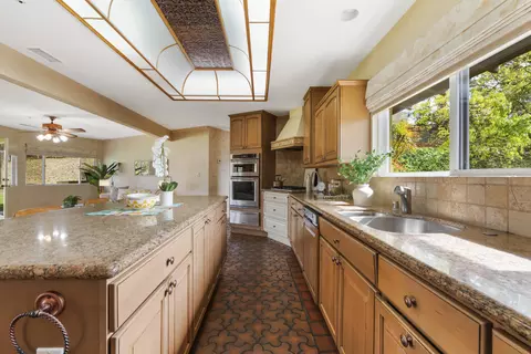 Kitchen - 230 Avocado Pl, Camarillo, CA 93010 photo 4 of 6
