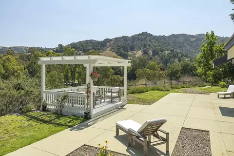 Exterior - 671 Rincon Dr, Solvang, CA 93463 photo 7 of 9