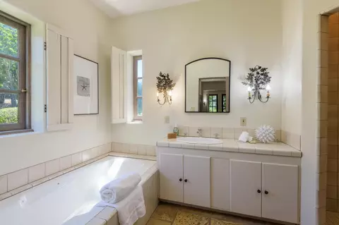 Bath - 2899 Hidden Valley Ln, Montecito, CA 93108 photo 2 of 3