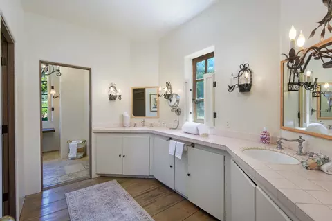 Bath - 2899 Hidden Valley Ln, Montecito, CA 93108 photo 1 of 3