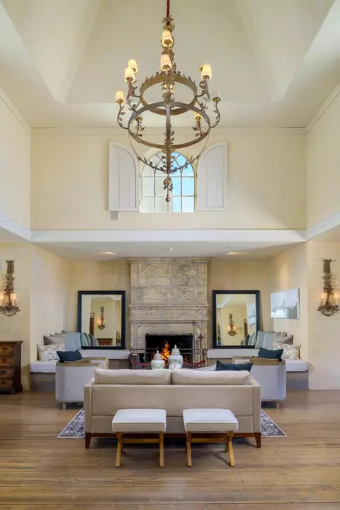 Living - 2899 Hidden Valley Ln, Montecito, CA 93108 photo 3 of 4