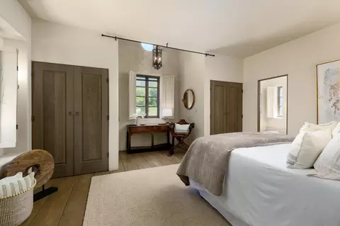 Bedroom - 2899 Hidden Valley Ln, Montecito, CA 93108 photo 3 of 5