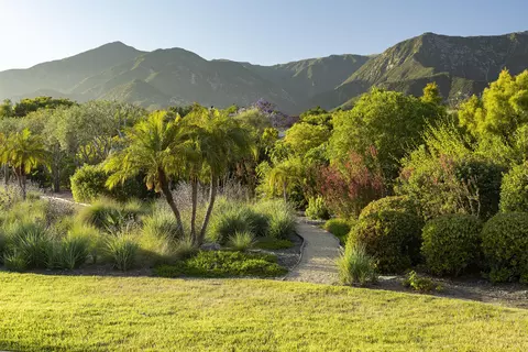 Exterior - 311 Meadowbrook Dr, Montecito, CA 93108 photo 4 of 10