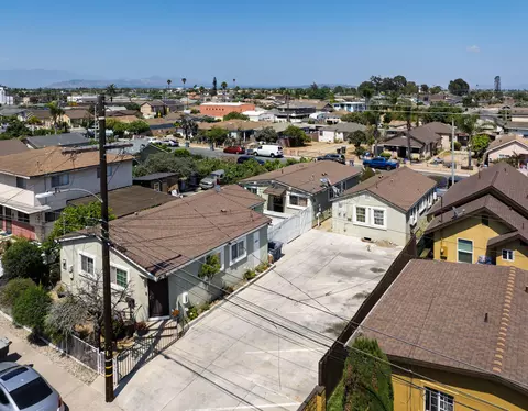 145 S Garfield Ave, Oxnard, CA 93030 photo 2