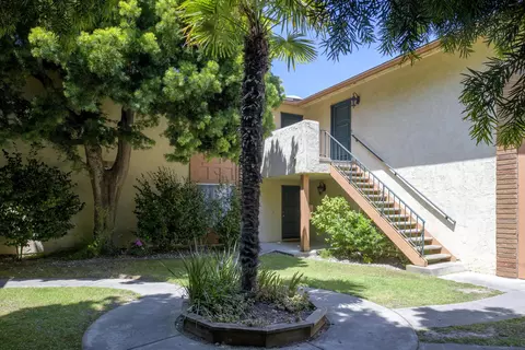 452 Linfield Pl #J, Goleta, CA 93117