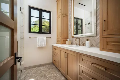 Bath - 2775 Sycamore Canyon Rd, Montecito, CA 93108 photo 1 of 3