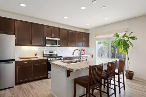 Kitchen - 620 Whalen Way, Oxnard, CA 93036 photo 1 of 3