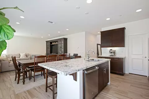 Kitchen - 620 Whalen Way, Oxnard, CA 93036 photo 2 of 3