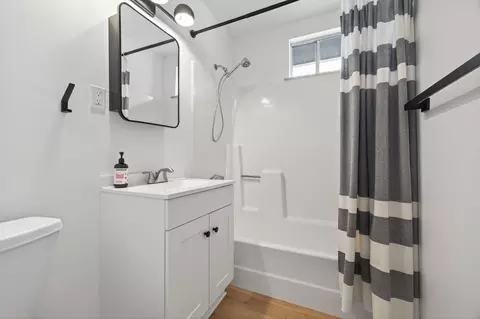 Bath - 35 Monte Via, Oak View, CA 93022 photo 1 of 2