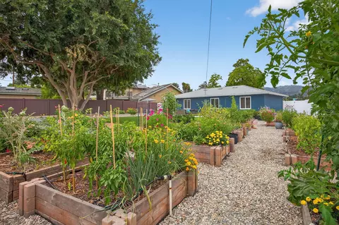 Exterior - 35 Monte Via, Oak View, CA 93022 photo 8 of 11