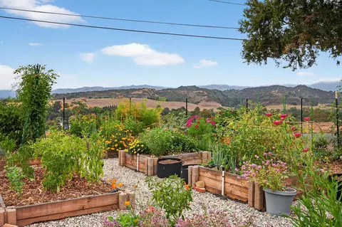 Exterior - 35 Monte Via, Oak View, CA 93022 photo 5 of 11