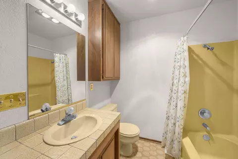 Bath - 964 Stadium Pl, Solvang, CA 93463 photo 2 of 3