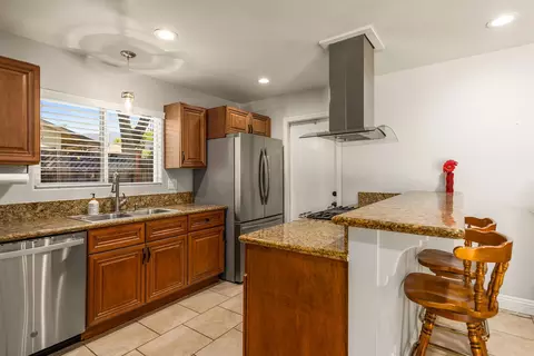 Kitchen - 1189 S Rice Rd, Ojai, CA 93023 photo 2 of 4