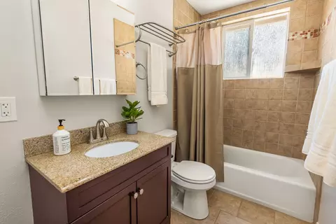 Bath - 1189 S Rice Rd, Ojai, CA 93023 photo 2 of 3