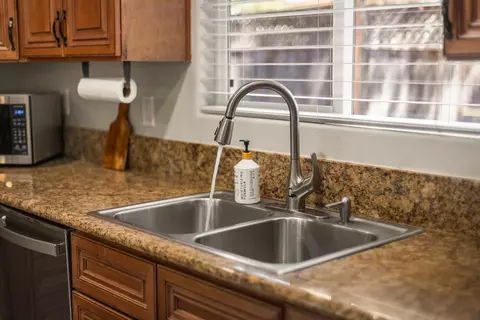Kitchen - 1189 S Rice Rd, Ojai, CA 93023 photo 3 of 4