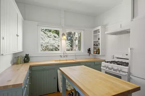 Kitchen - 2139 Mcnell Rd, Ojai, CA 93023 photo 2 of 4