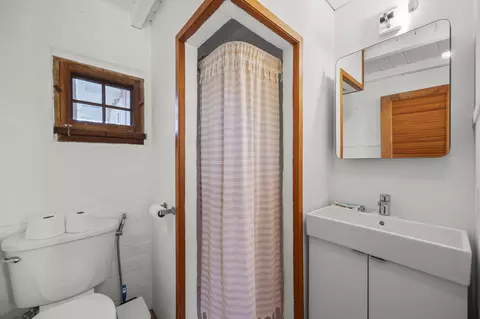 Bath - 2139 Mcnell Rd, Ojai, CA 93023 photo 3 of 3