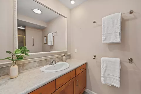 Bath - 654 Edgewood Dr, Goleta, CA 93117 photo 2 of 3