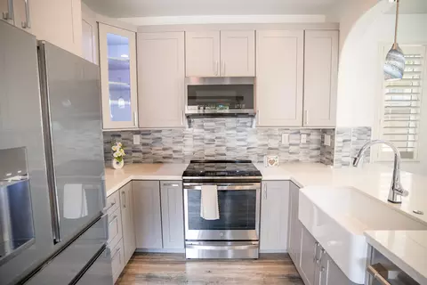Kitchen - 714 Nile River Dr, Oxnard, CA 93036 photo 3 of 8