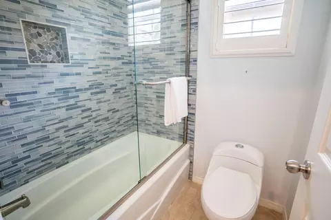 Bath - 714 Nile River Dr, Oxnard, CA 93036 photo 7 of 7