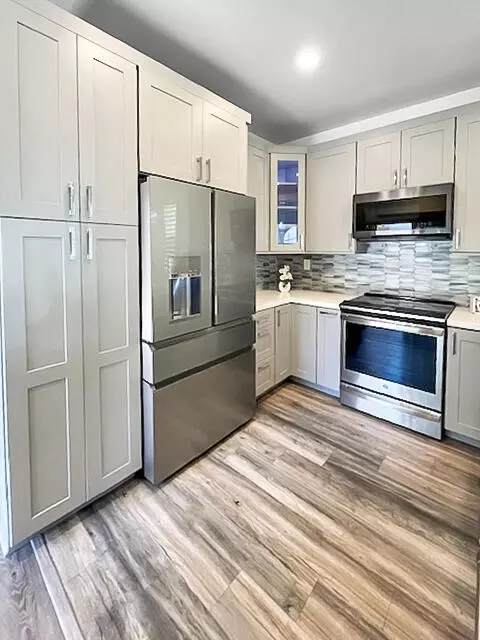 Kitchen - 714 Nile River Dr, Oxnard, CA 93036 photo 7 of 8