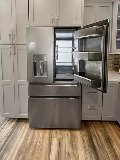 Kitchen - 714 Nile River Dr, Oxnard, CA 93036 photo 6 of 8