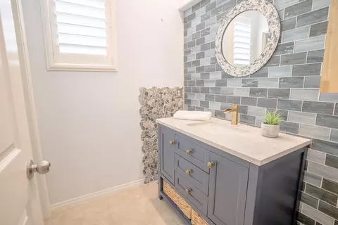 Bath - 714 Nile River Dr, Oxnard, CA 93036 photo 6 of 7