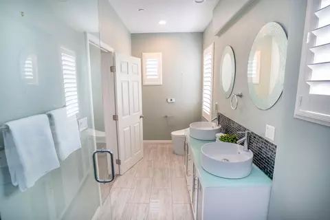 Bath - 714 Nile River Dr, Oxnard, CA 93036 photo 3 of 7
