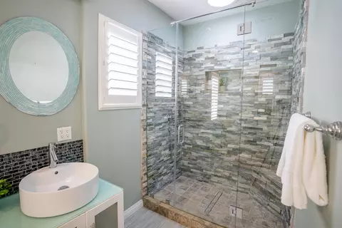 Bath - 714 Nile River Dr, Oxnard, CA 93036 photo 5 of 7