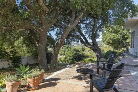 Exterior - 195 E Mountain Dr, Montecito, CA 93108 photo 4 of 7