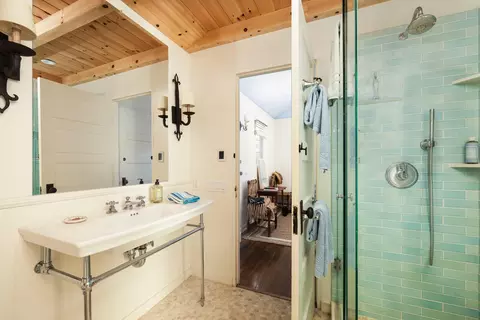 Bath - 1623 Posilipo Ln, Montecito, CA 93108 photo 2 of 2