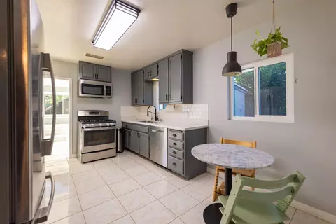 291 Larmier Ave, Oak View, CA 93022 photo 2