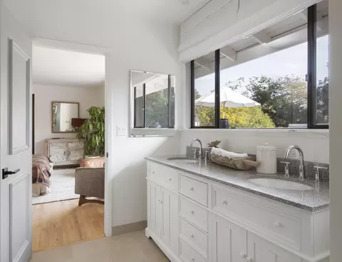 Bath - 1863 San Leandro Ln, Montecito, CA 93108 photo 1 of 3