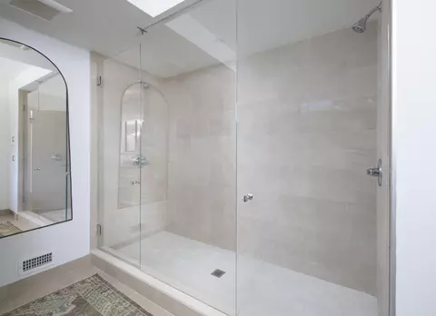 Bath - 1863 San Leandro Ln, Montecito, CA 93108 photo 2 of 3