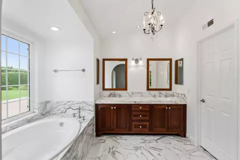 Bath - 6861 Aviano Dr, Camarillo, CA 93012 photo 2 of 5